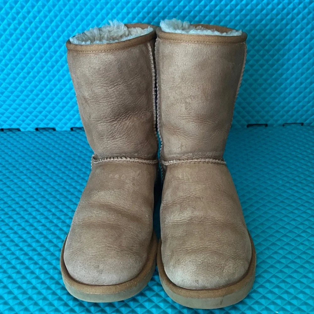 UGG women classic